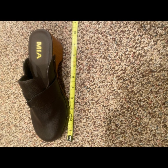 MIA brown daisy clogs with studs size 7 - Picture 10 of 15